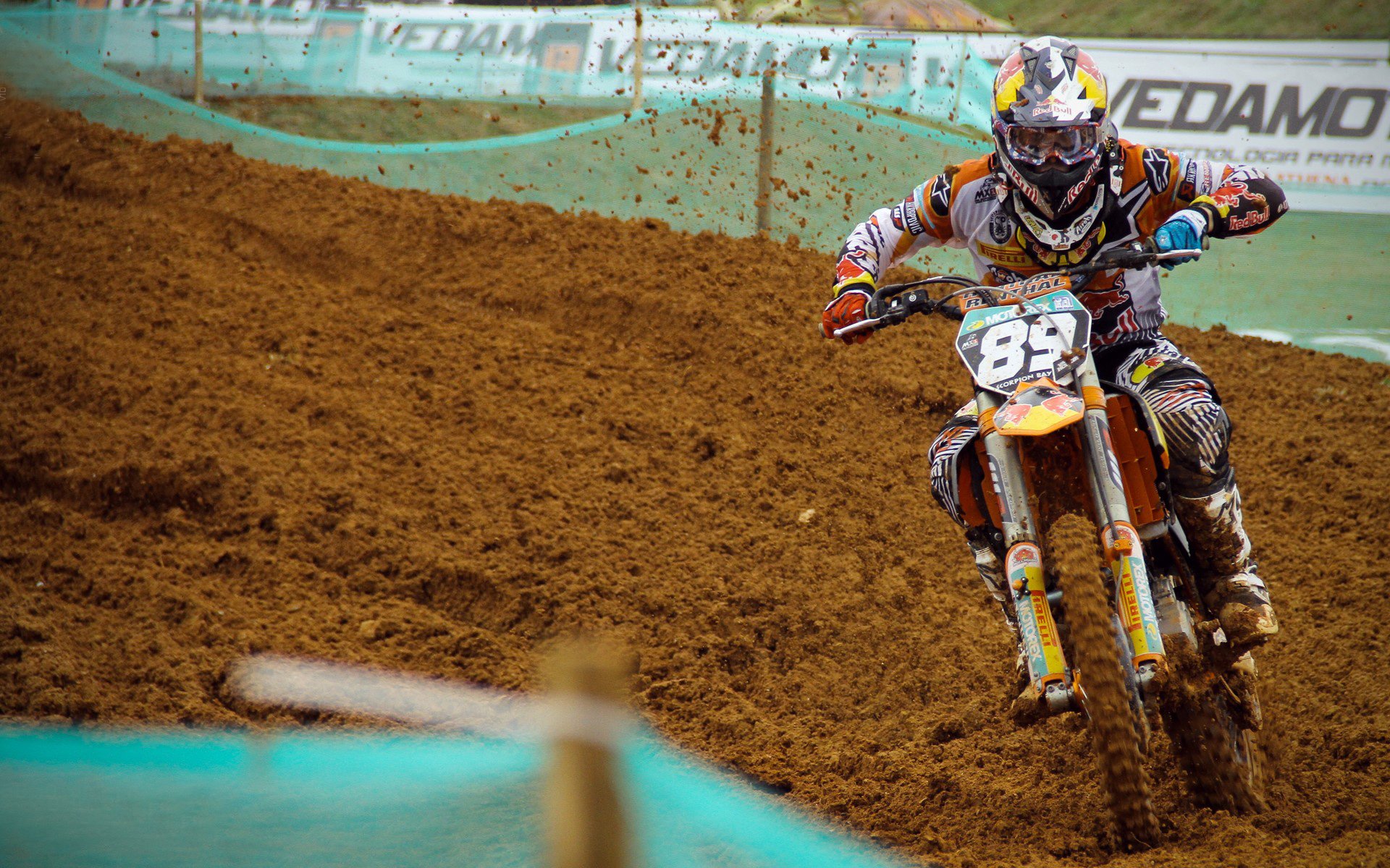 赛道与球场的双重逆转，当F1争冠焦点战遇上马刺神话